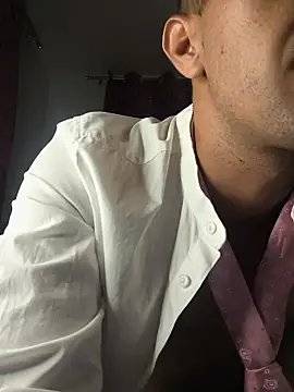 Snapshot of logan-31 chatting on February 6, 2026, 5:23 am logan-31 online show from February 6, 2026, 5:23 am