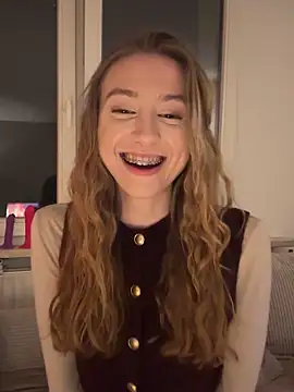 romyxxs online show from February 4, 2026, 10:26 pm