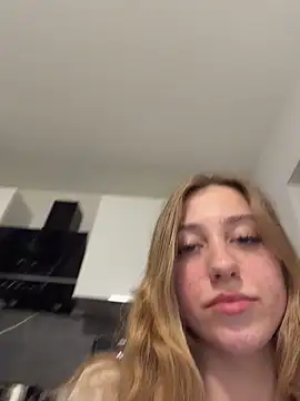 romyxxs online show from April 10, 2026, 8:02 pm