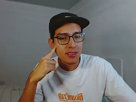Snapshot of NickFin chatting on May 22, 2026, 5:40 pm NickFin online show from May 22, 2026, 5:40 pm