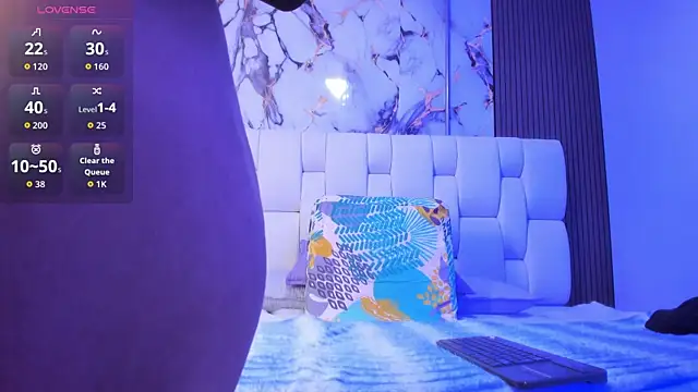 sophiaa10 online show from April 8, 2026, 7:03 pm