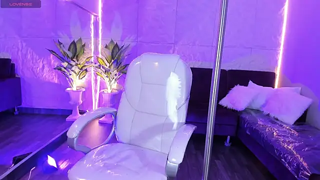 Snapshot of Ravenn21x chatting on February 7, 2026, 12:09 pm Ravenn21x online show from February 7, 2026, 12:09 pm