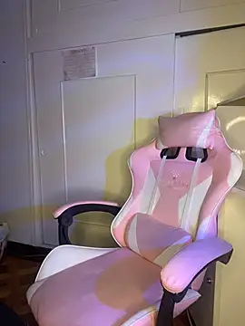 SoftDoll- online show from April 5, 2026, 8:06 pm