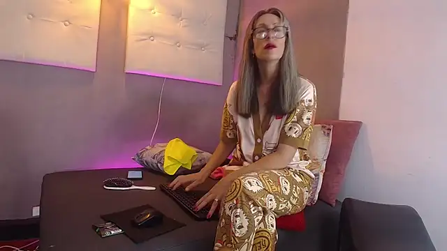 laurasofia45 online show from March 13, 2026, 3:51 pm