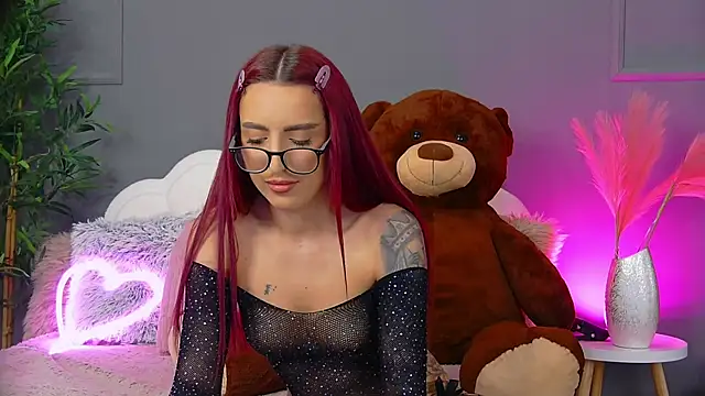 CrystalRedd online show from April 9, 2026, 6:19 am