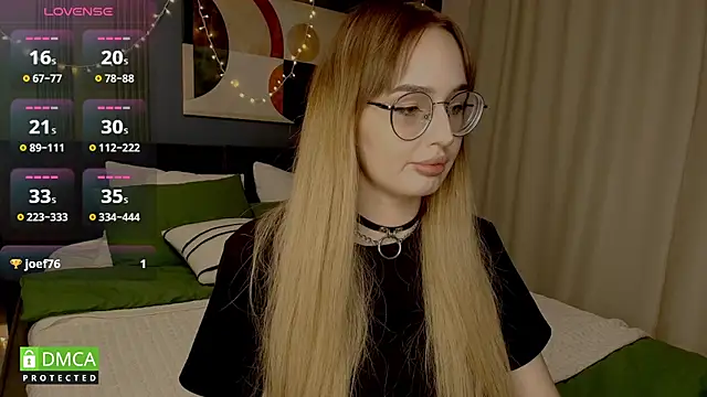 Snapshot of AdeLuna chatting on February 5, 2026, 9:30 pm AdeLuna online show from February 5, 2026, 9:30 pm