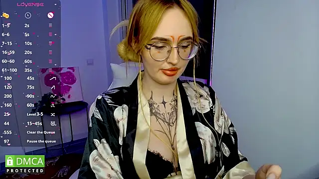 Snapshot of AdeLuna chatting on June 3, 2026, 9:09 pm AdeLuna online show from June 3, 2026, 9:09 pm