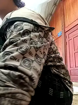 hot-luna- online show from February 18, 2026, 12:39 am