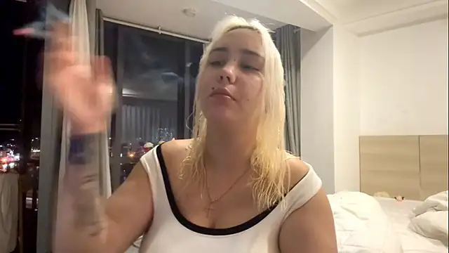 LuxureMia online show from February 16, 2026, 3:08 pm