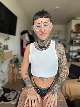 Snapshot of xsadtanas chatting on February 9, 2026, 5:17 pm xsadtanas online show from February 9, 2026, 5:17 pm