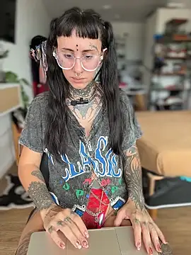 Snapshot of xsadtanas chatting on February 23, 2026, 5:32 pm xsadtanas online show from February 23, 2026, 5:32 pm