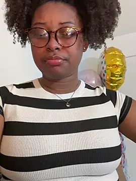 Snapshot of cocoaswretie chatting on February 27, 2026, 3:17 am cocoaswretie online show from February 27, 2026, 3:17 am