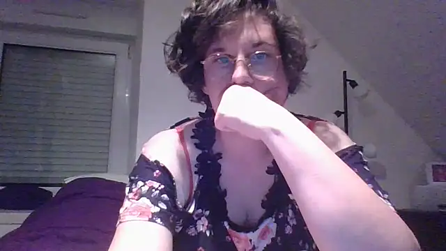 OIseauNoir88 online show from May 9, 2026, 7:30 pm