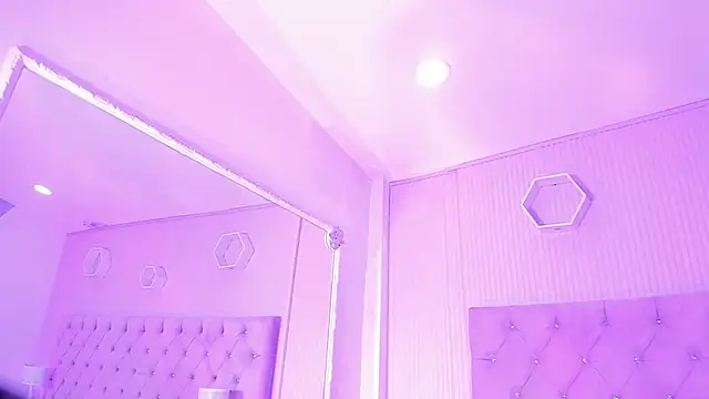 Snapshot of JazminRusso_ chatting on February 5, 2026, 6:18 am JazminRusso online show from February 5, 2026, 6:18 am