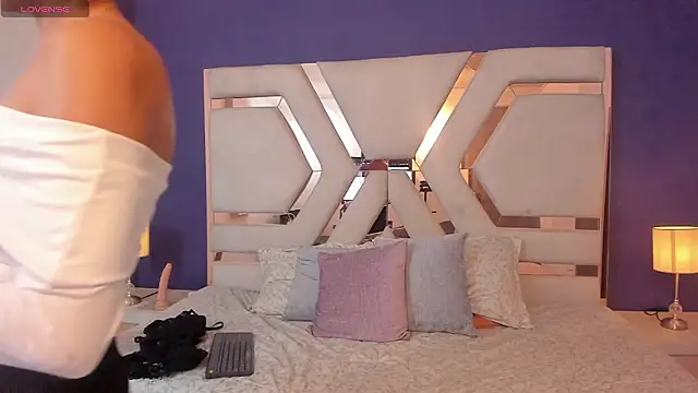 Sara Evaanns online show from February 12, 2026, 2:34 pm