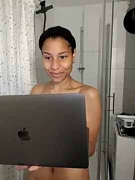 YaraEstelle online show from March 31, 2026, 5:46 pm