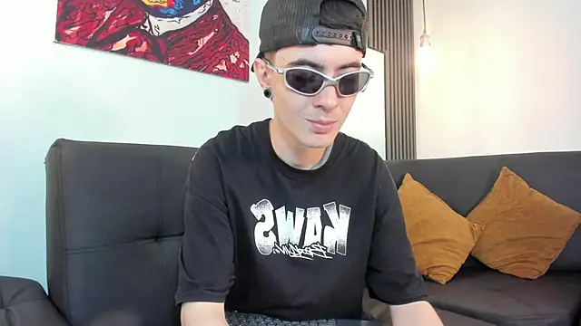 Lio      online show from February 10, 2026, 3:32 am