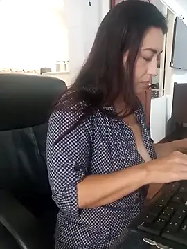 Snapshot of aliz963040 chatting on February 3, 2026, 2:33 pm aliz963040 online show from February 3, 2026, 2:33 pm