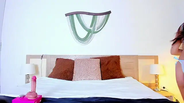 LiaJohnnson  online show from April 15, 2026, 4:19 am