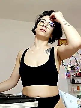 Snapshot of emacandy chatting on February 9, 2026, 8:18 am emacandy online show from February 9, 2026, 8:18 am