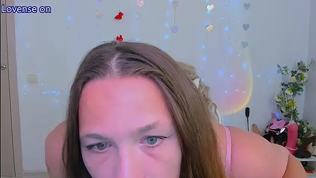 Snapshot of evilla_brill chatting on July 6, 2026, 8:22 am evilla brill online show from July 6, 2026, 8:22 am