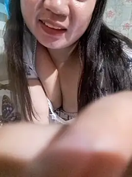 Zyramae 25 online show from February 10, 2026, 8:13 pm