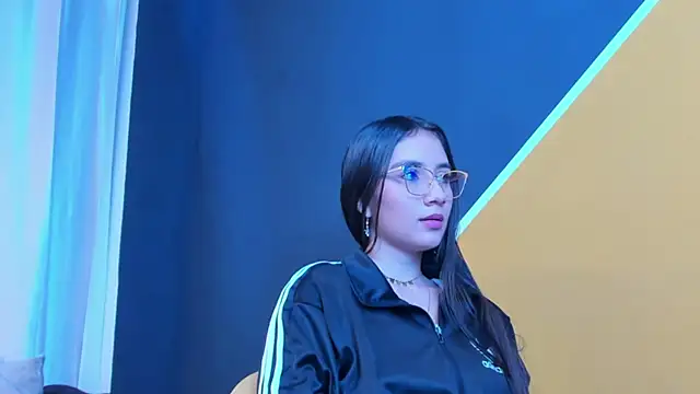 Vaiolletcooper online show from April 1, 2026, 1:52 pm