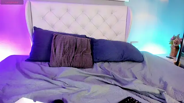 Snapshot of blush_bloom chatting on April 15, 2026, 7:43 pm blush bloom online show from April 15, 2026, 7:43 pm