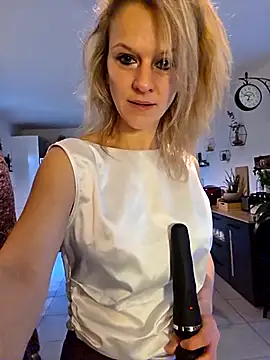 Snapshot of Couple-Kiwii-Orchidee-Boy chatting on February 8, 2026, 2:31 pm Couple-Kiwii-Orchidee-Boy online show from February 8, 2026, 2:31 pm