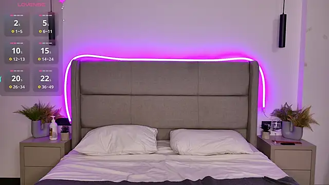 Luna Starlight online show from February 11, 2026, 9:09 pm