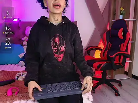 HannahBlue  online show from February 11, 2026, 12:32 pm