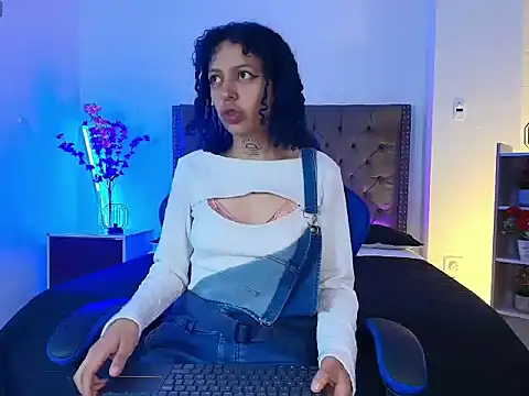 HannahBlue  online show from February 23, 2026, 12:24 pm