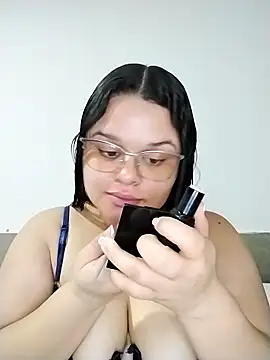 SamanthaStonee online show from June 7, 2026, 8:23 pm
