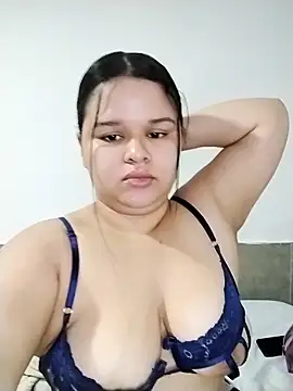 SamanthaStonee online show from June 14, 2026, 10:45 pm