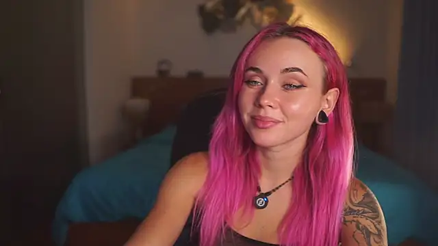 Sarah Pink online show from April 30, 2026, 2:34 pm