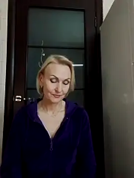 Snapshot of MichelleSolis chatting on April 4, 2026, 6:27 pm MichelleSolis online show from April 4, 2026, 6:27 pm