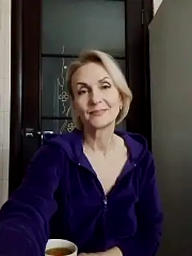 Snapshot of MichelleSolis chatting on April 17, 2026, 4:10 pm MichelleSolis online show from April 17, 2026, 4:10 pm