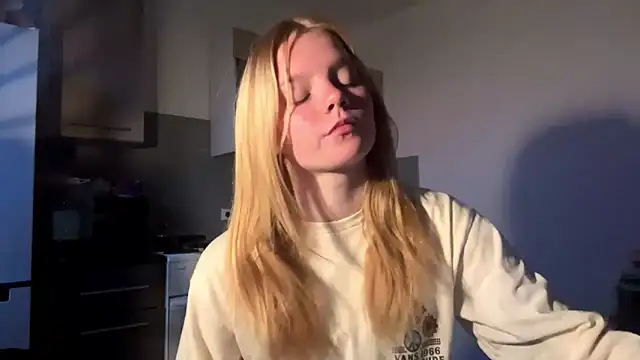 Tiffany Muse online show from April 18, 2026, 2:26 am