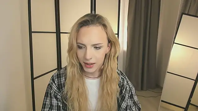 Snapshot of Tiffany__King chatting on March 14, 2026, 8:25 pm Tiffany King online show from March 14, 2026, 8:25 pm