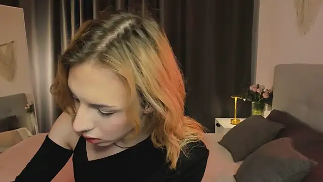 Snapshot of Tiffany__King chatting on April 16, 2026, 5:41 am Tiffany King online show from April 16, 2026, 5:41 am