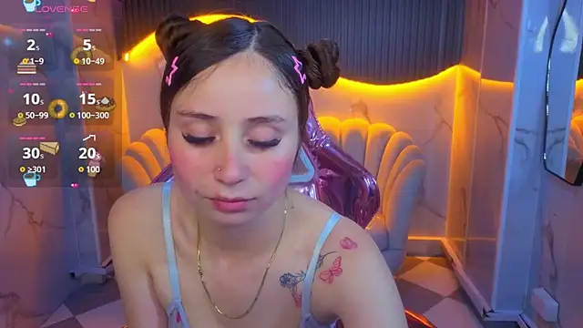 Snapshot of Ariana18_b chatting on June 6, 2026, 1:05 pm Ariana18 b online show from June 6, 2026, 1:05 pm