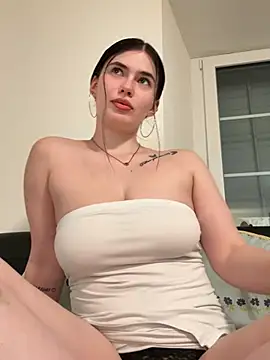 Evie-Moore online show from February 24, 2026, 10:30 pm