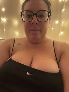 JasmineGlow7 online show from February 18, 2026, 10:06 pm