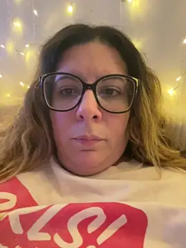Snapshot of JasmineGlow7 chatting on June 3, 2026, 9:53 pm JasmineGlow7 online show from June 3, 2026, 9:53 pm