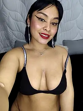 Snapshot of zoe_love18 chatting on April 14, 2026, 4:13 pm zoe love18 online show from April 14, 2026, 4:13 pm