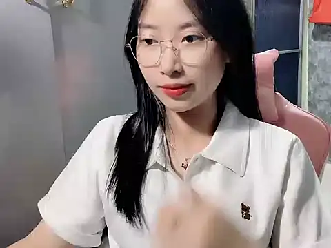 Snapshot of Linne6789 chatting on February 28, 2026, 3:35 pm Linne6789 online show from February 28, 2026, 3:35 pm