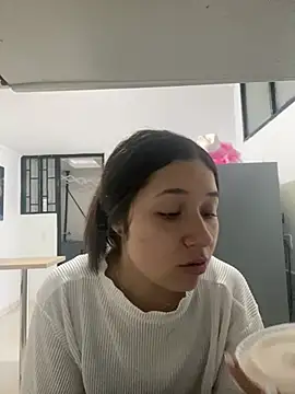 DULCE MARIA EF online show from February 1, 2026, 8:40 pm