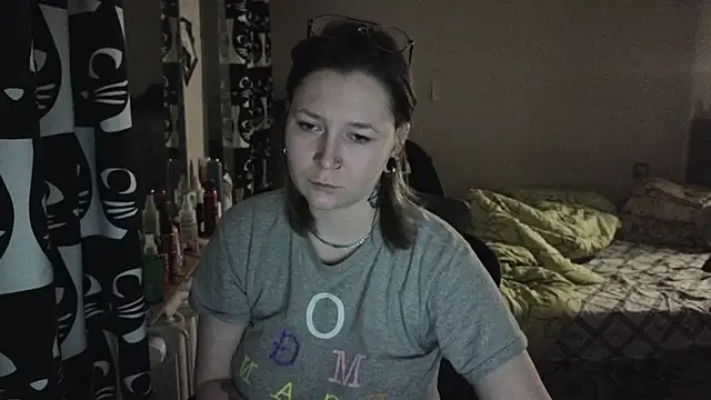 Snapshot of Ozalin_ chatting on February 22, 2026, 5:00 pm Ozalin online show from February 22, 2026, 5:00 pm