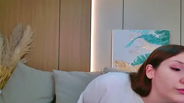 Anora Mills online show from March 31, 2026, 5:52 am