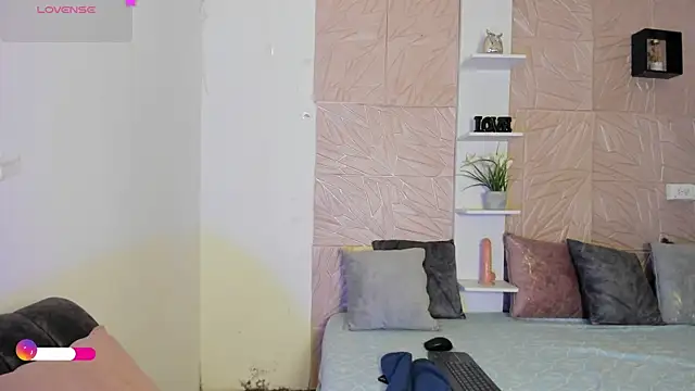 RebecaBlack  online show from April 10, 2026, 7:18 pm